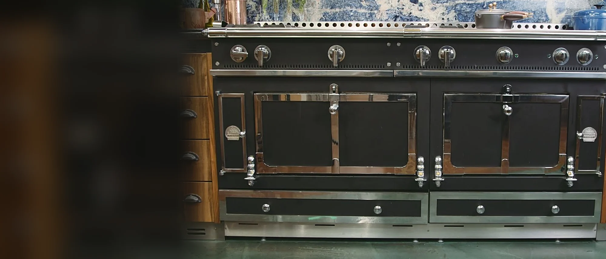 Black La Cornue range with chrome trim and twin oven doors