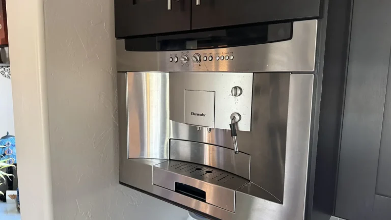 Built-in coffee machine and brewing controls